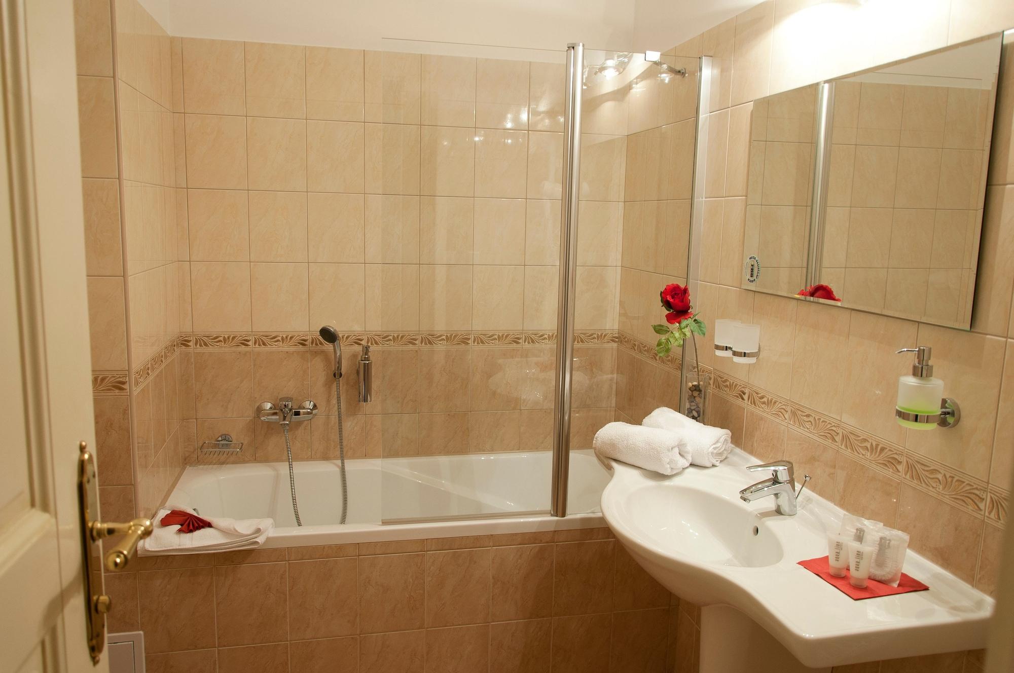 Hotel Heluan à Karlovy Vary Extérieur photo