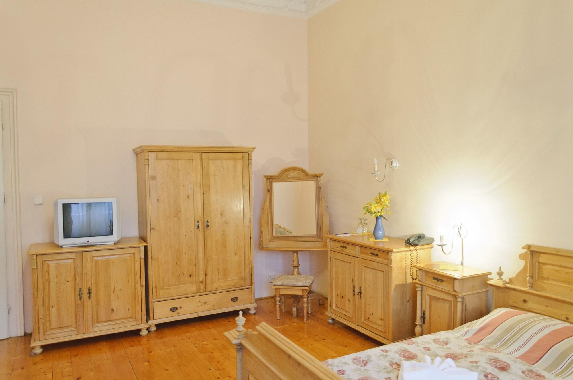 Hotel Heluan à Karlovy Vary Extérieur photo